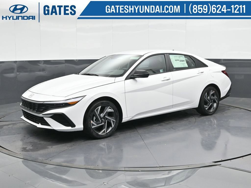 Used 2025 Hyundai Elantra Sport image 7