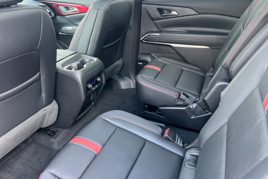 New 2026 Chevrolet Traverse RS image 9