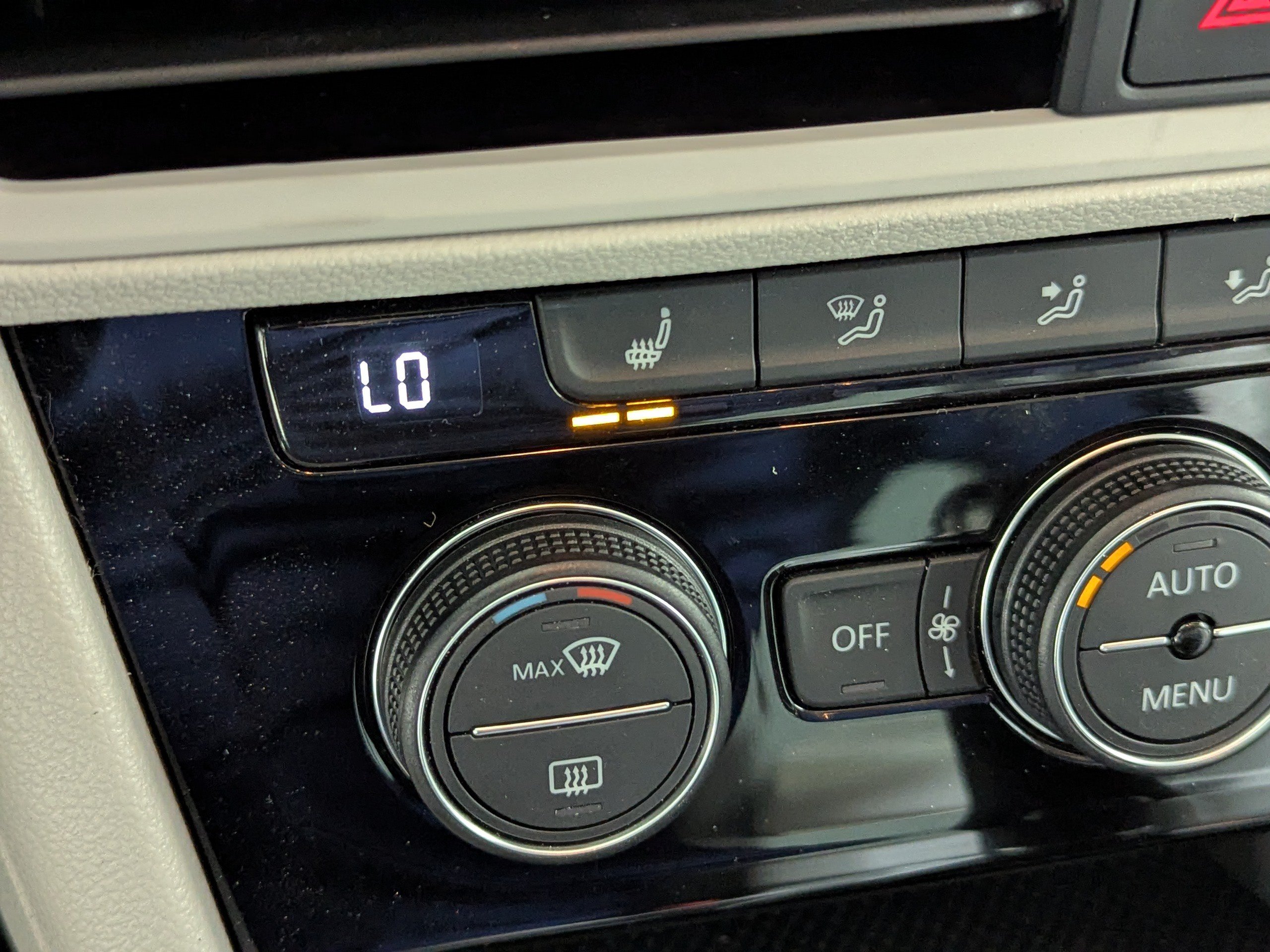 Used 2024 Volkswagen Jetta SE w/ Panoramic Sunroof Package FWD image 24