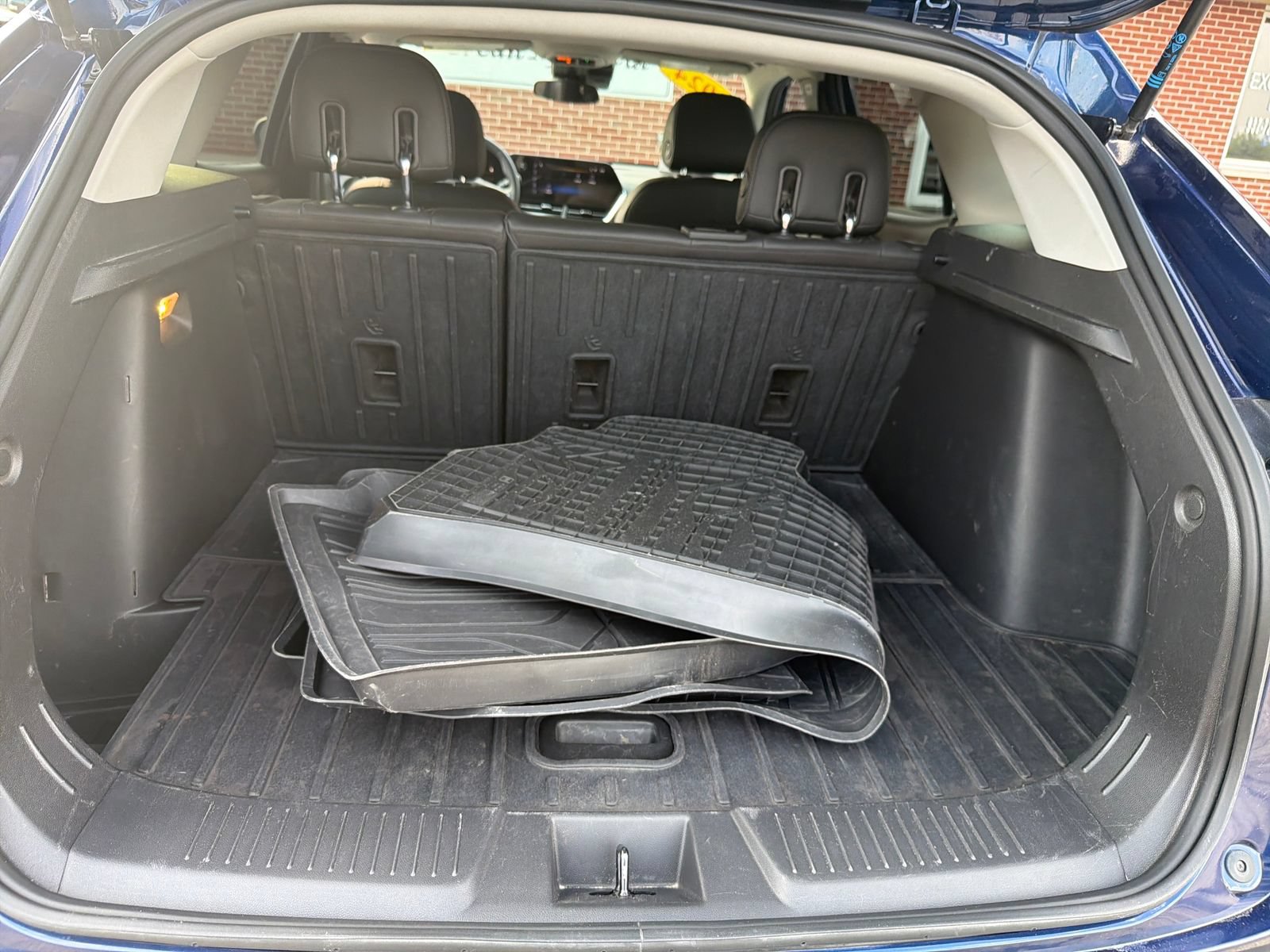 Used 2024 Chevrolet Trax LT w/ LT Convenience Package FWD image 25