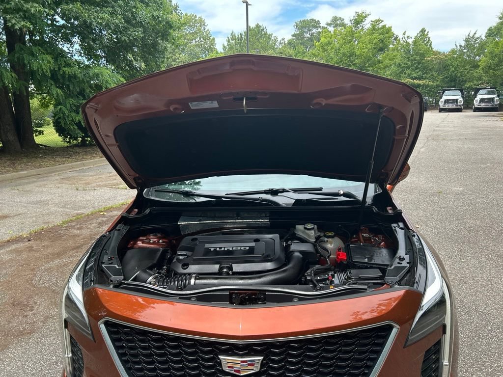 Used 2019 Cadillac XT4 Sport w/ Cold Weather Package AWD/4WD image 13