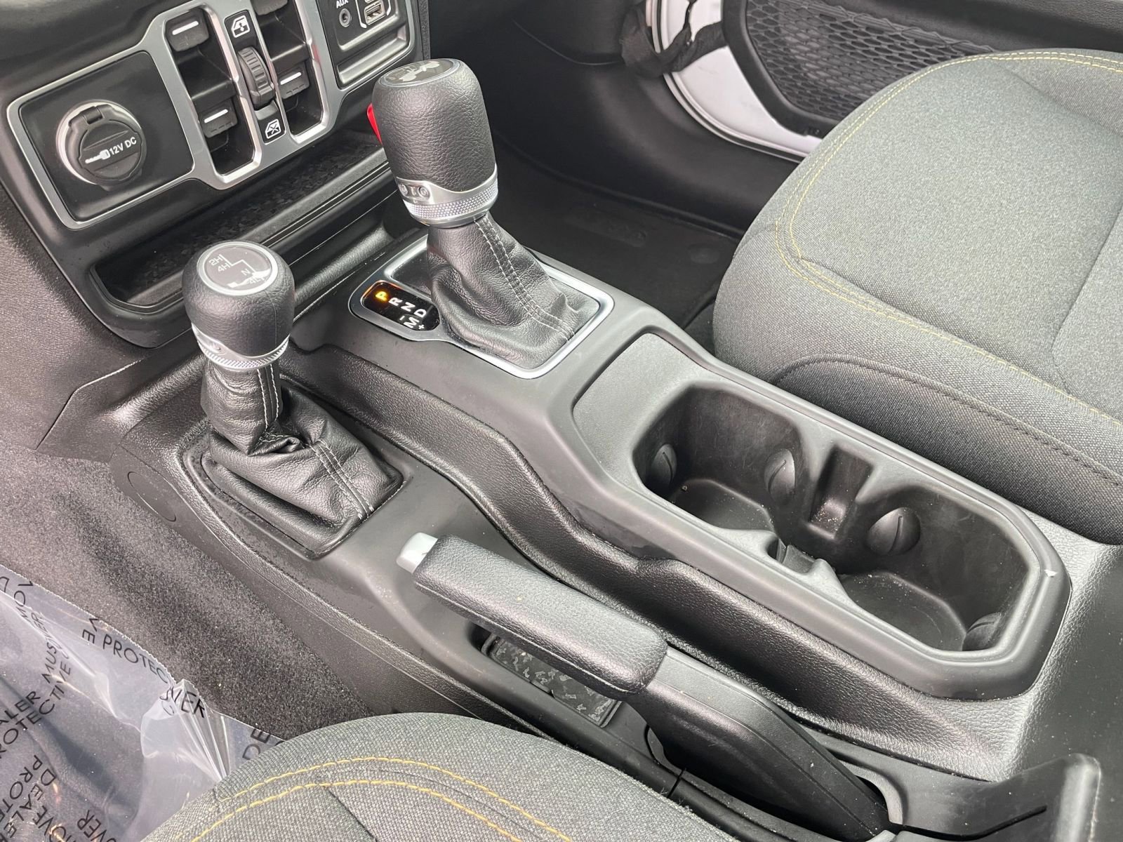 Used 2025 Jeep Wrangler Sahara image 40