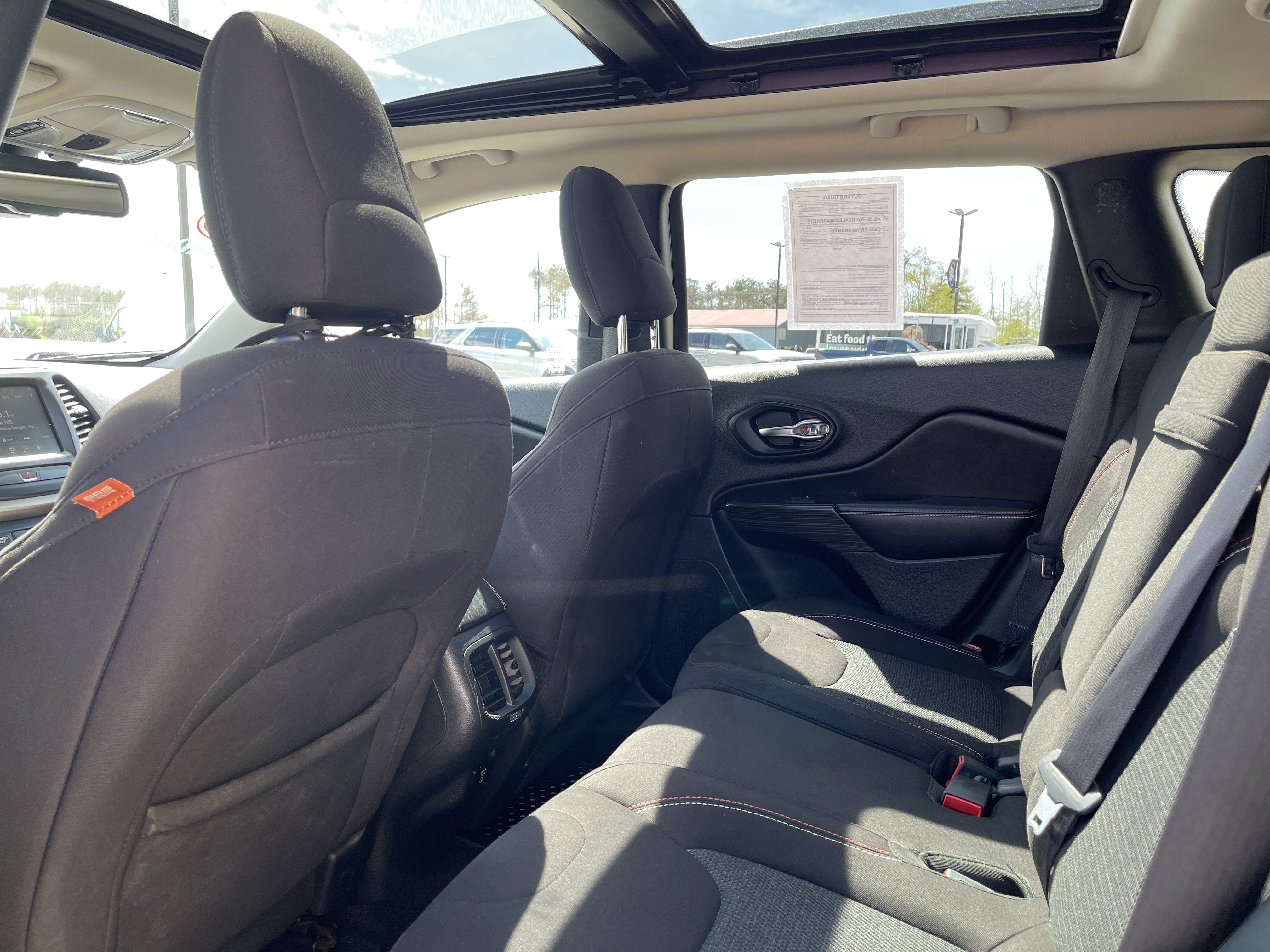 Used 2017 Jeep Cherokee Latitude AWD/4WD image 10