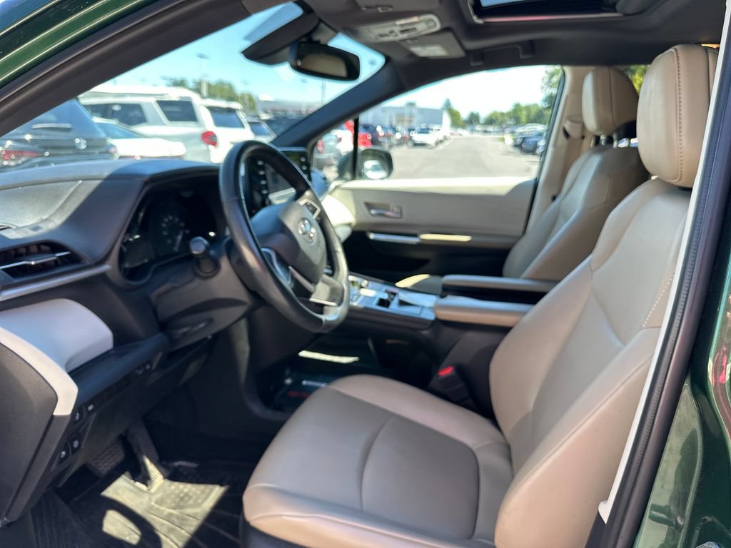 Used 2023 Toyota Sienna XLE AWD/4WD image 10