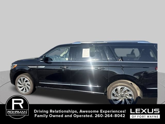 Used 2023 Lincoln Navigator L Reserve AWD/4WD image 9