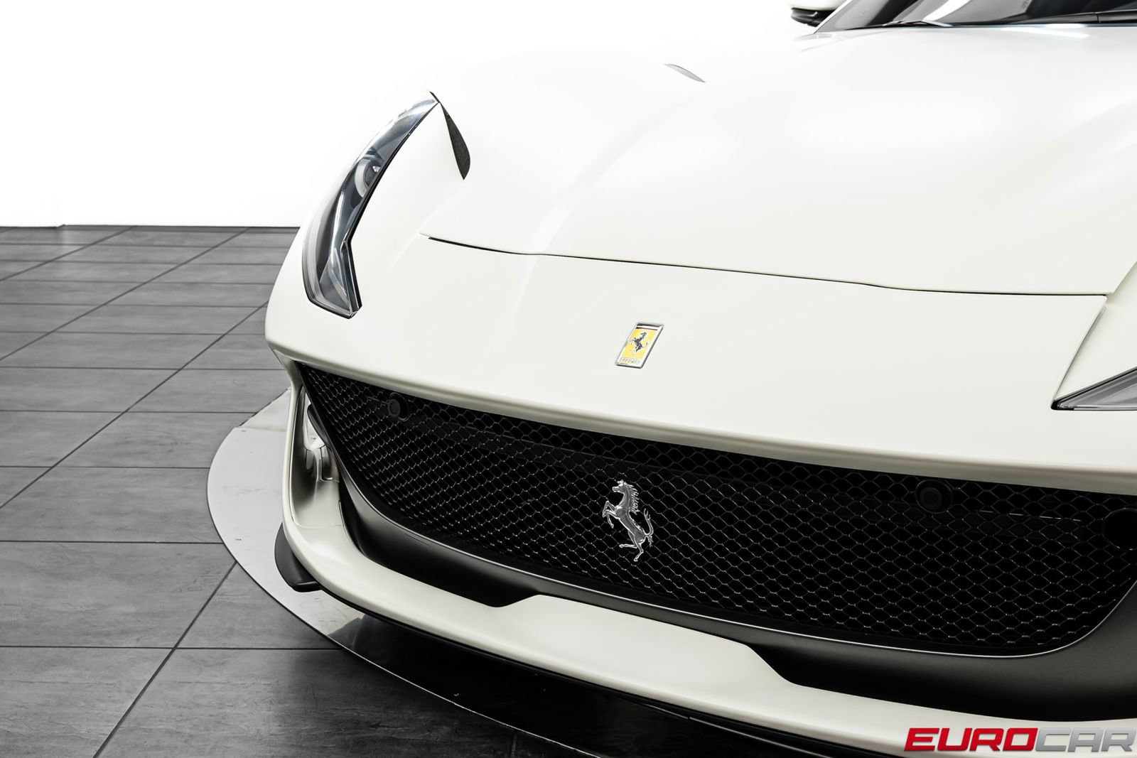 Used 2020 Ferrari 812 Superfast RWD image 11