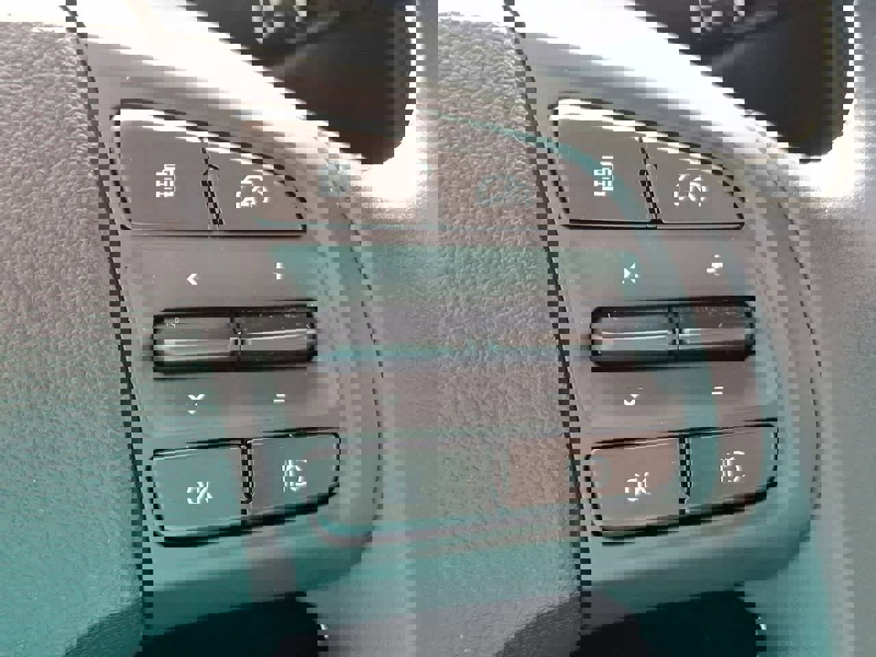 Used 2025 Hyundai Venue Limited image 24