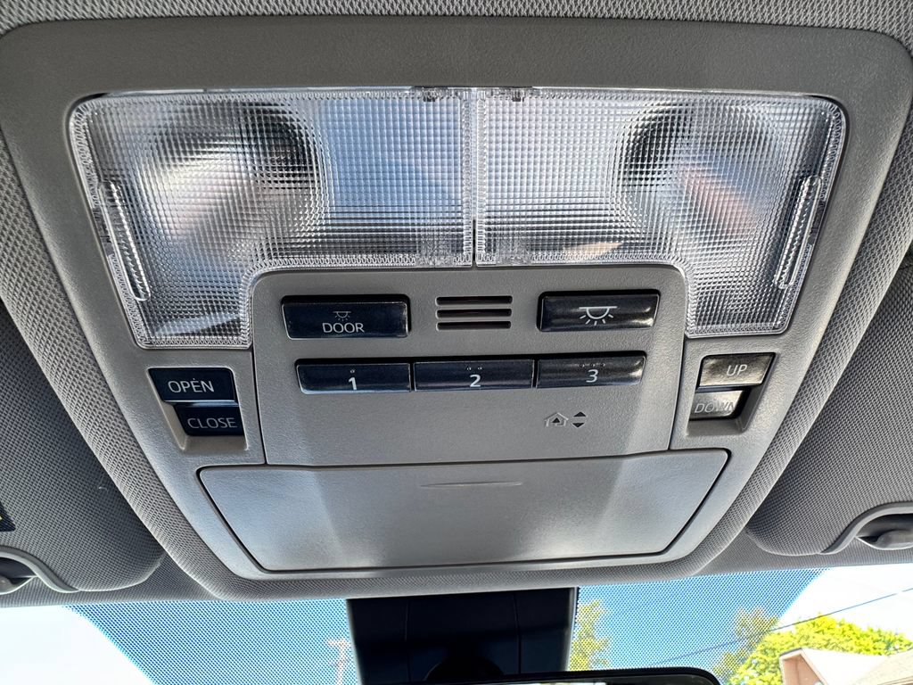 Used 2019 Toyota Highlander XLE FWD image 30