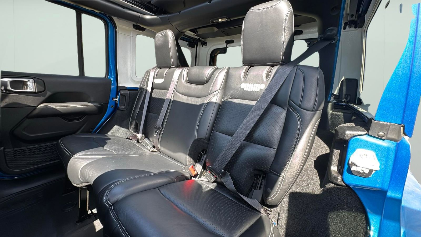 Used 2023 Jeep Wrangler Unlimited Sahara w/ LED Lighting Group AWD/4WD image 27