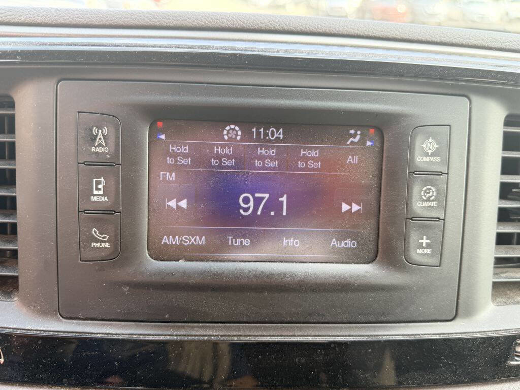 Used 2017 Chrysler Pacifica Touring image 21