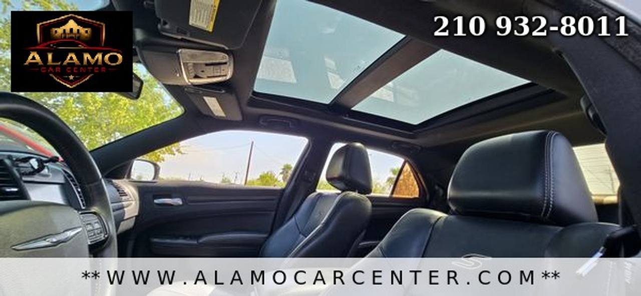 Used 2013 Chrysler 300 S RWD image 36