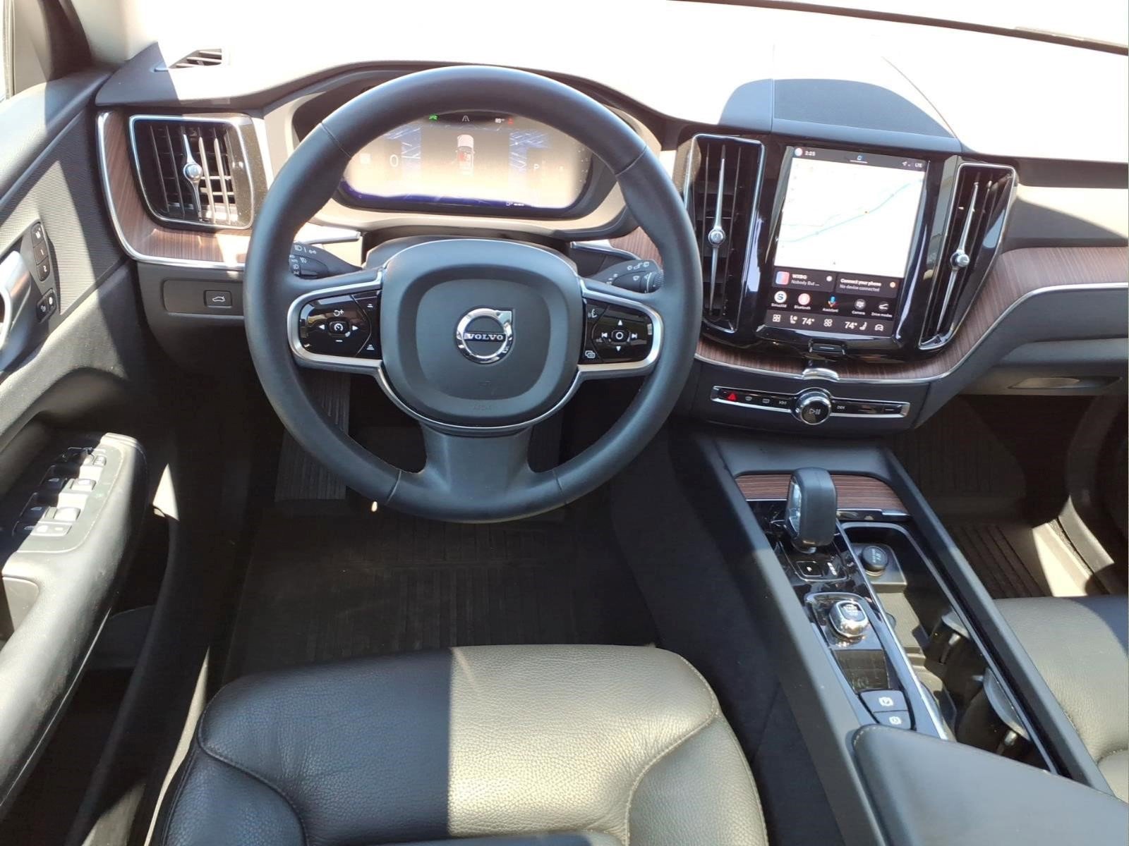 Used 2024 Volvo XC60 B5 Plus w/ Protection Package Premier AWD/4WD image 18