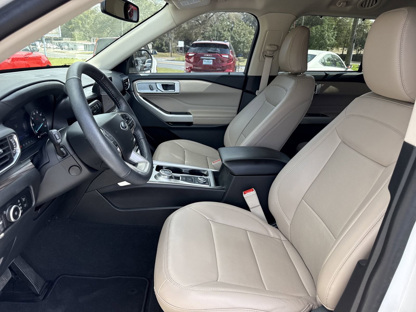 Used 2023 Ford Explorer Limited w/ Equipment Group 301A AWD/4WD image 9