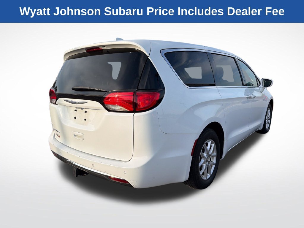Used 2020 Chrysler Pacifica Touring FWD image 9