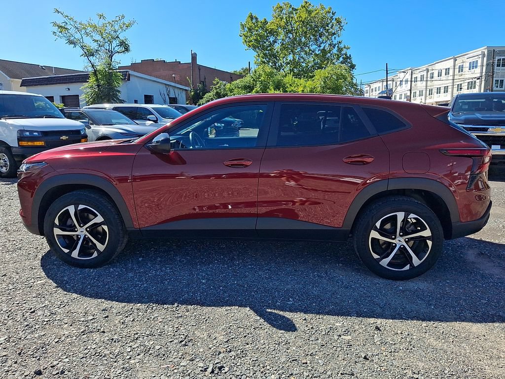 Certified 2024 Chevrolet Trax RS w/ Driver Confidence Package FWD image 4
