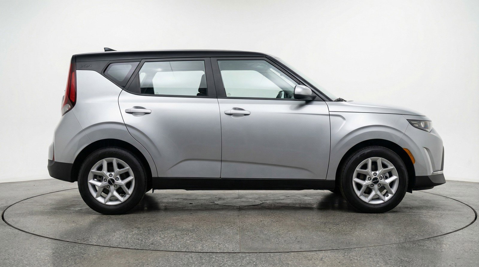 Used 2025 Kia Soul LX w/ LX Technology Package FWD image 11