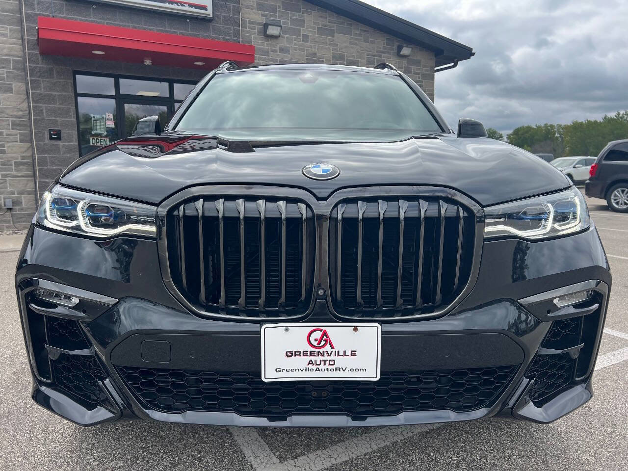 Used 2021 BMW X7 M50i w/ Executive Package image 2