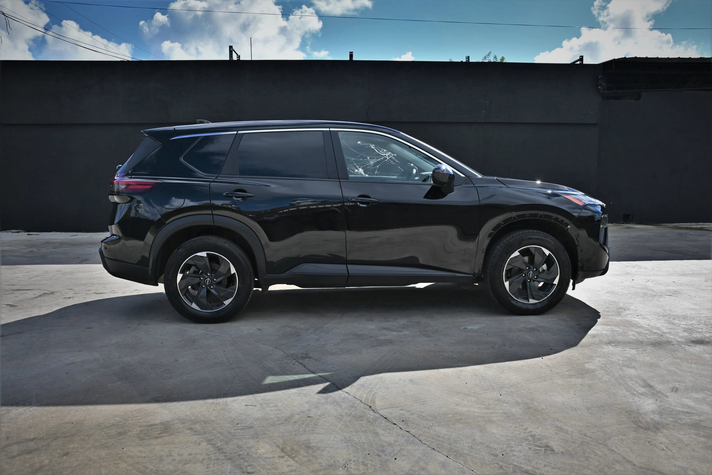 Used 2025 Nissan Rogue SV image 6