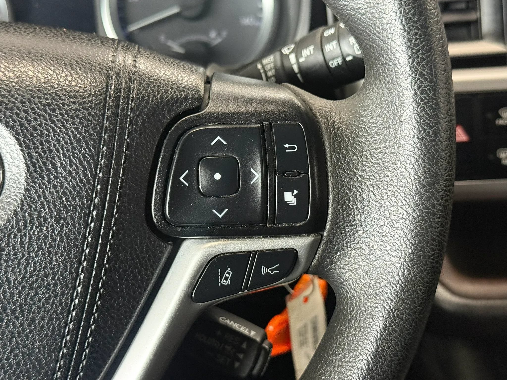 Used 2019 Toyota Highlander LE AWD/4WD image 13