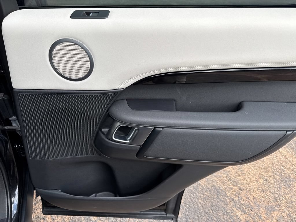 Used 2025 Land Rover Discovery S AWD/4WD image 43