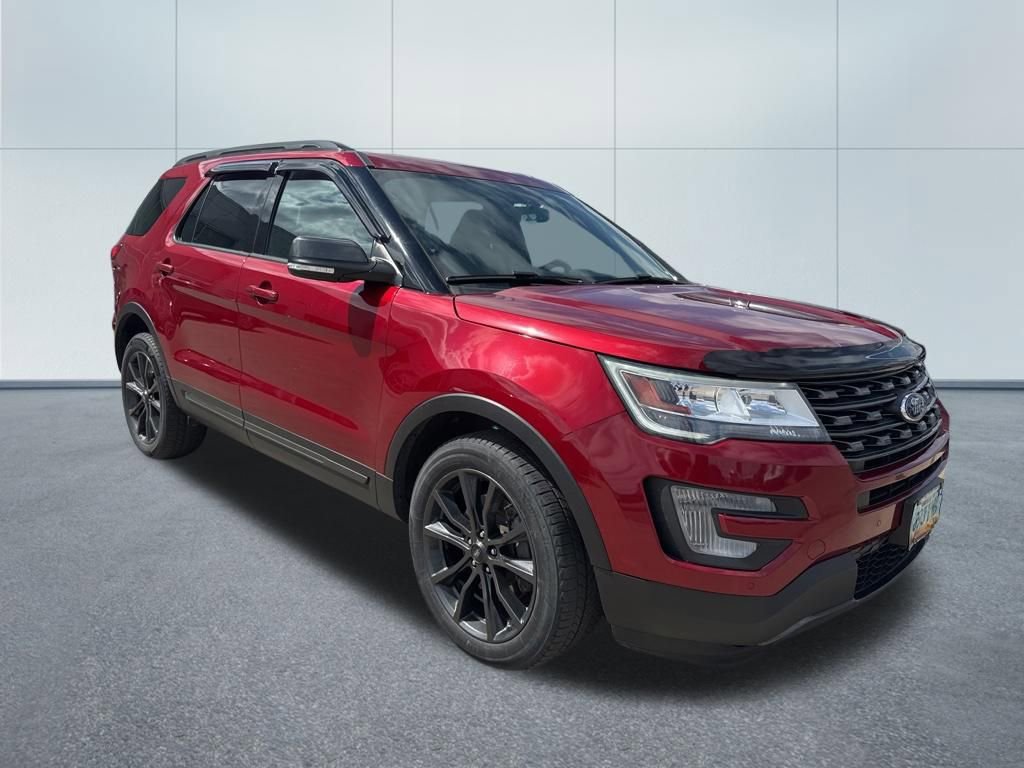 Used 2017 Ford Explorer XLT w/ Equipment Group 202A AWD/4WD image 3