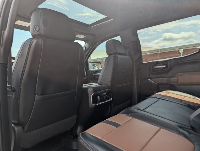 Used 2021 Chevrolet Silverado 1500 High Country w/ Technology Package AWD/4WD image 28