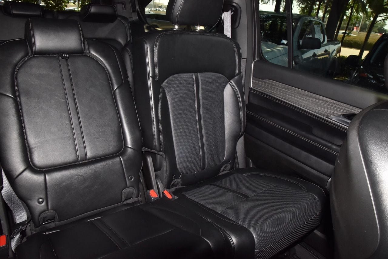 Used 2024 Jeep Wagoneer Series II w/ Flexible Seating Group RWD image 22