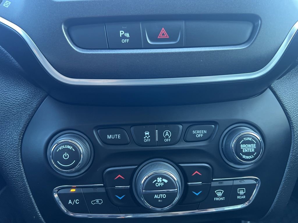 Used 2019 Jeep Cherokee Trailhawk image 21