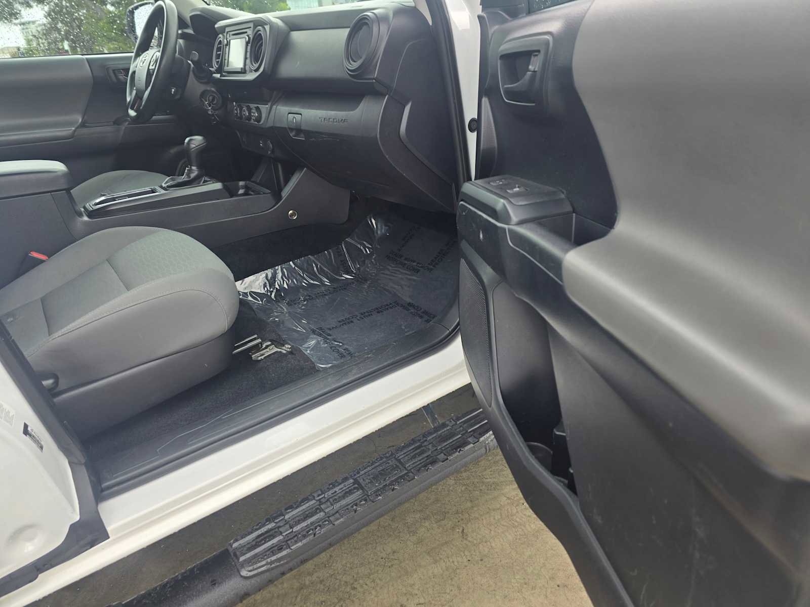 Used 2019 Toyota Tacoma SR image 10