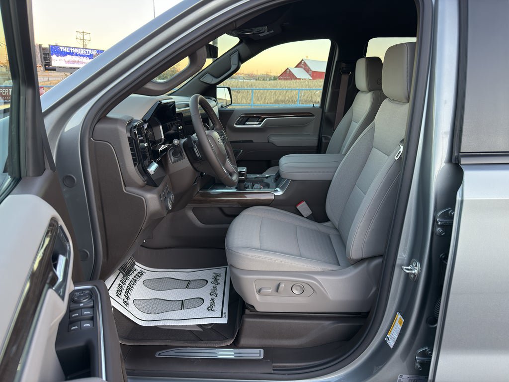 New 2026 Chevrolet Silverado 1500 RST w/ Redline Edition AWD/4WD image 17