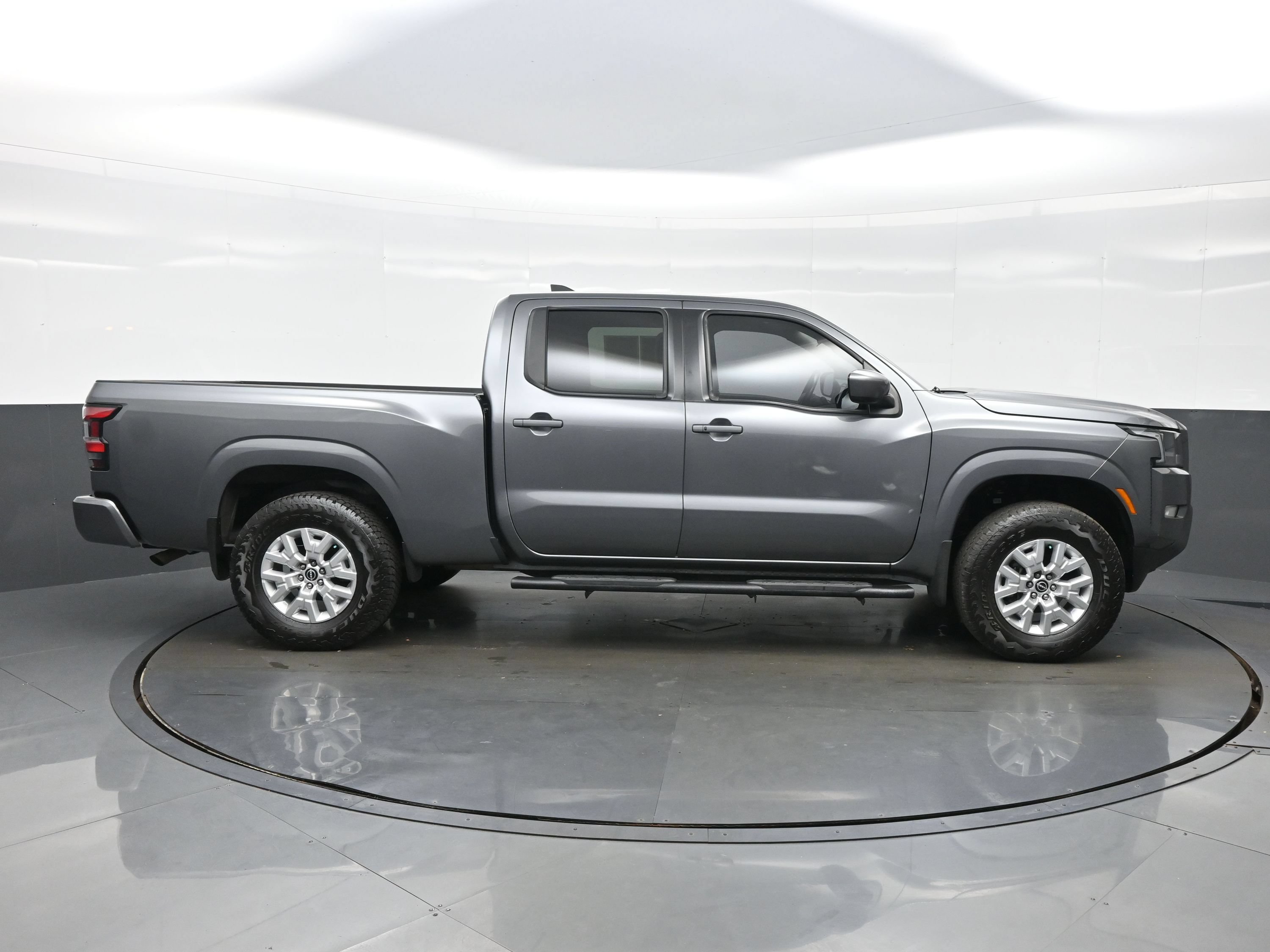 Used 2024 Nissan Frontier SV w/ Technology Package RWD image 7