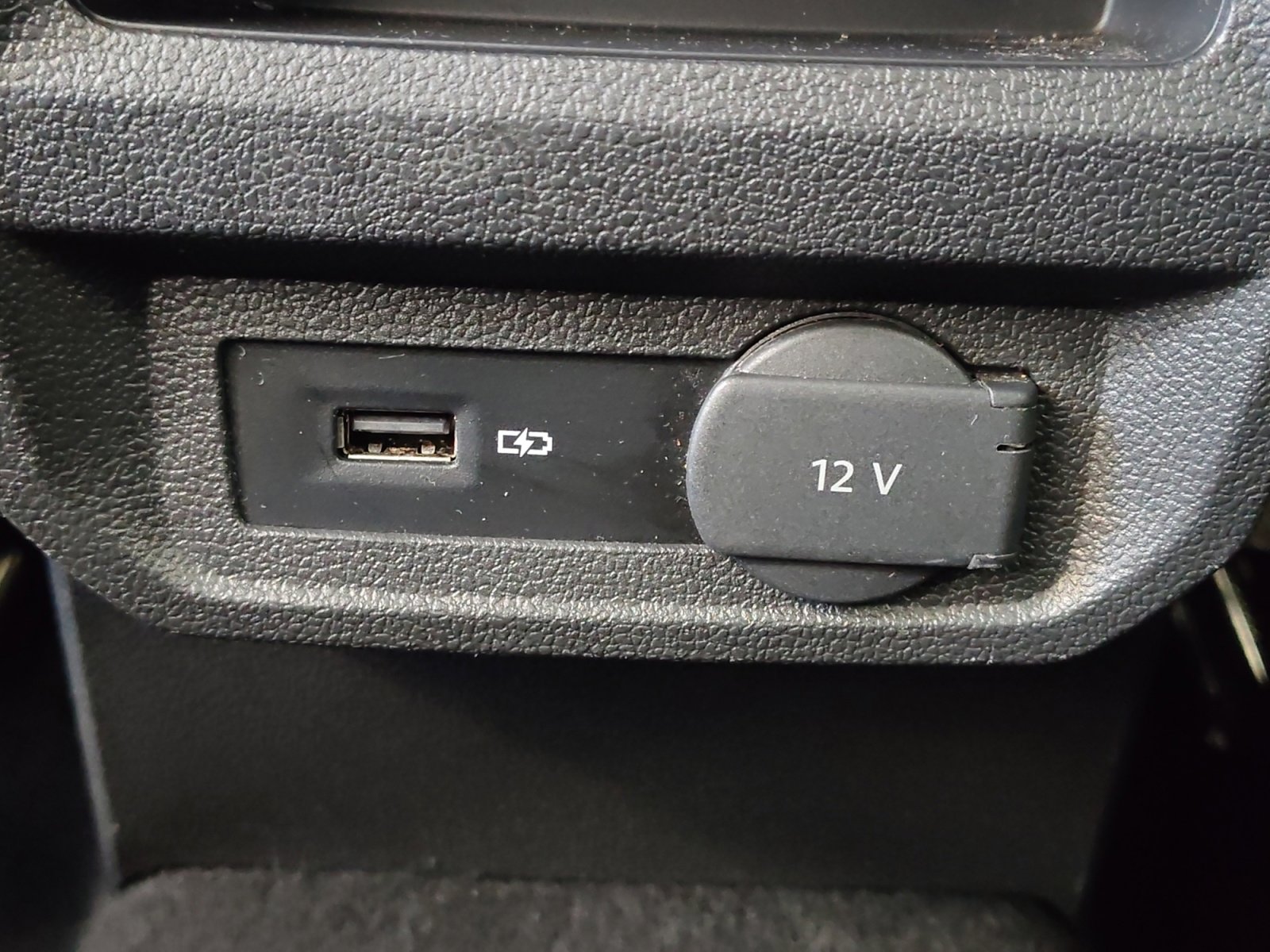 Used 2020 Volkswagen Tiguan SEL FWD image 32