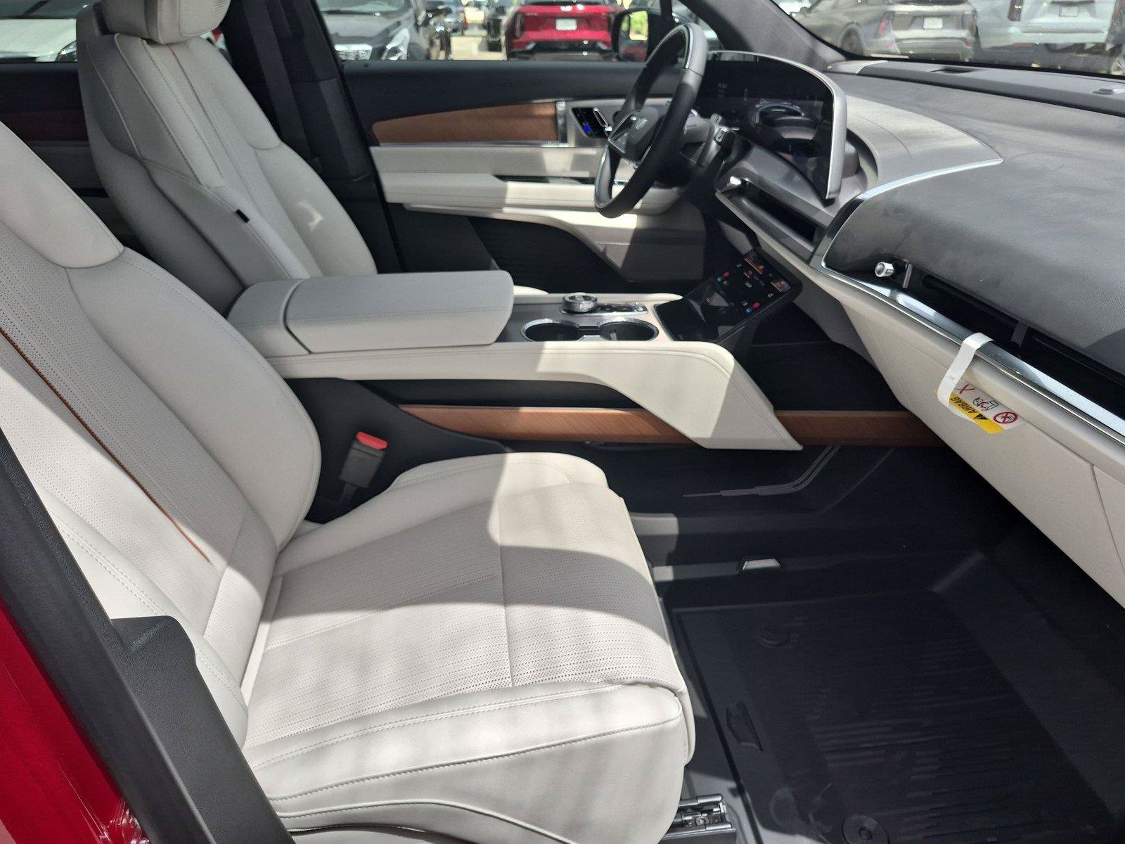 New 2027 Cadillac Vistiq Sport w/ LPO, Floor Liner Package AWD/4WD image 28