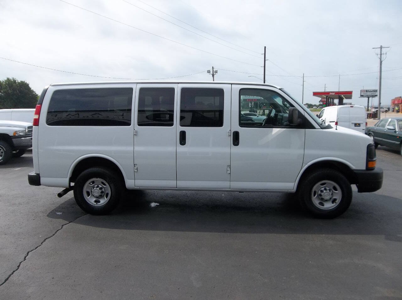 Used 2016 Chevrolet Express 3500 LS RWD image 4