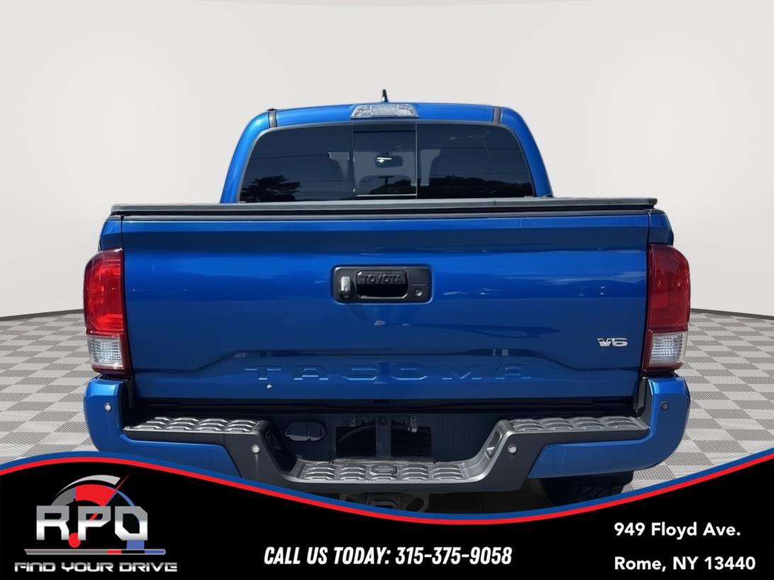 Used 2017 Toyota Tacoma TRD Off-Road w/ Premium & Technology Package AWD/4WD image 4