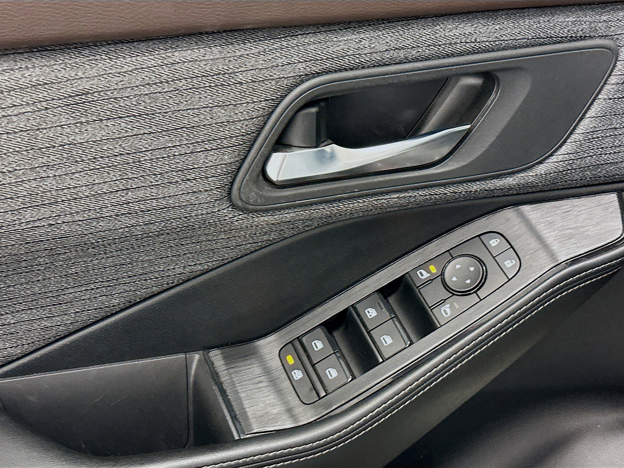 Used 2023 Nissan Rogue SV image 15