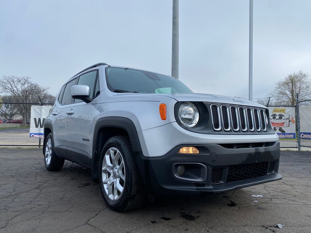 Used 2015 Jeep Renegade Latitude w/ Cold Weather Group FWD image 29