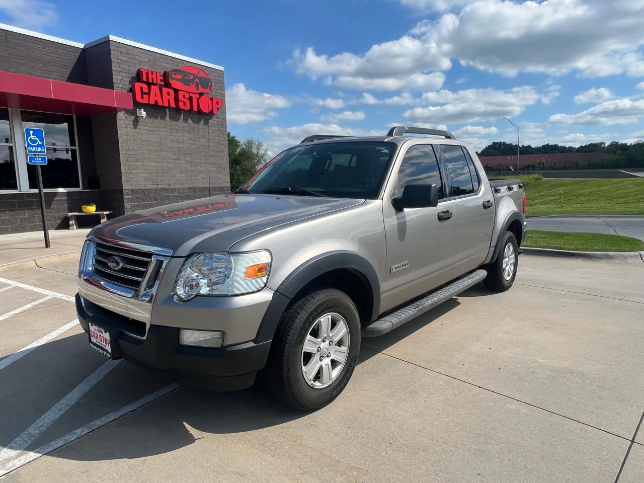 Used 2008 Ford Explorer Sport Trac XLT AWD/4WD image 2