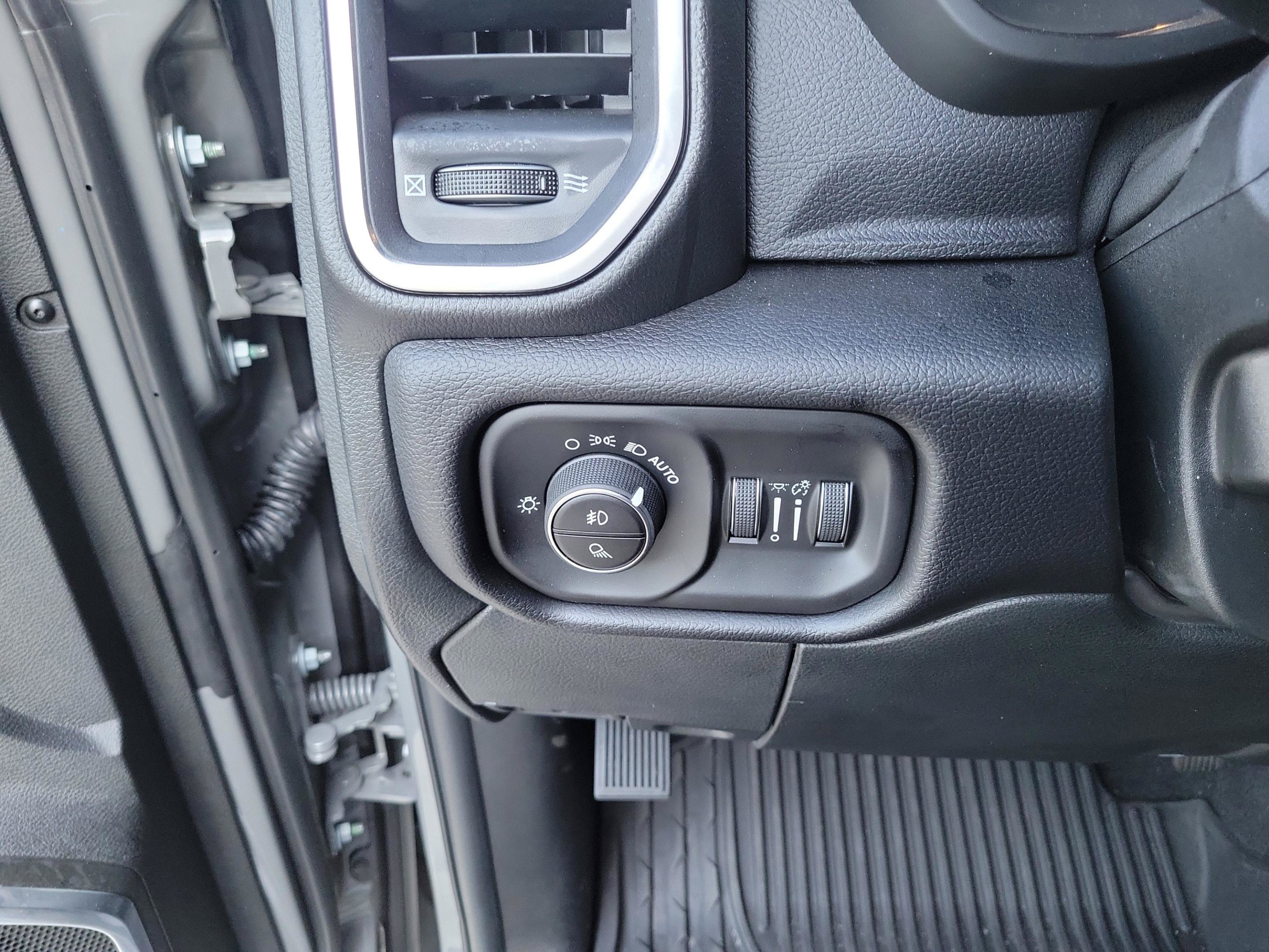 Used 2025 RAM 2500 Laramie w/ Night Edition AWD/4WD image 26