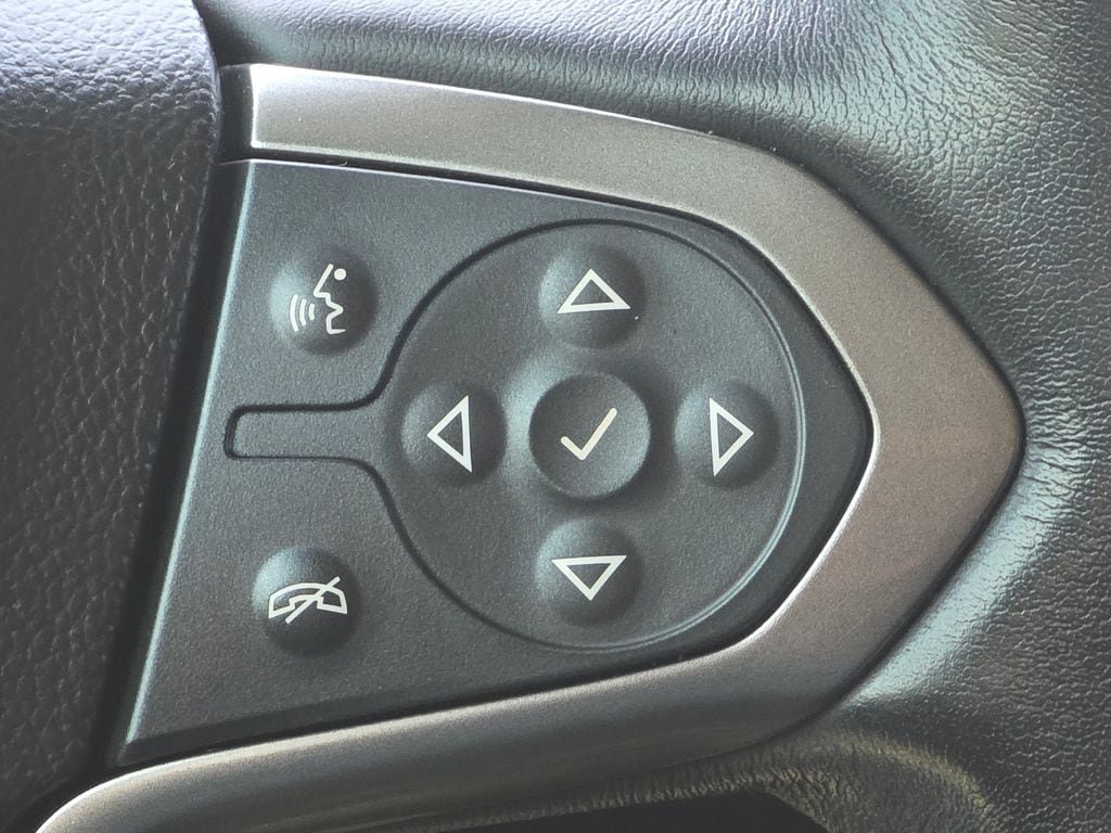 Used 2019 Chevrolet Suburban Premier AWD/4WD image 18