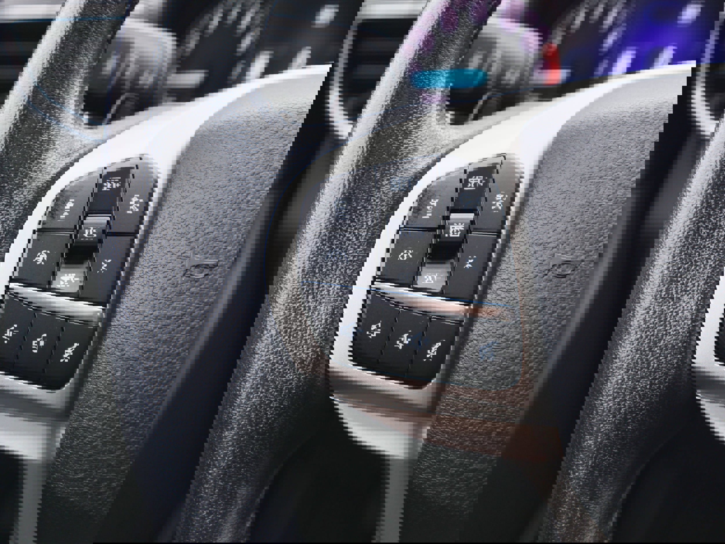 Used 2021 Ford Explorer XLT w/ Equipment Group 202A image 25