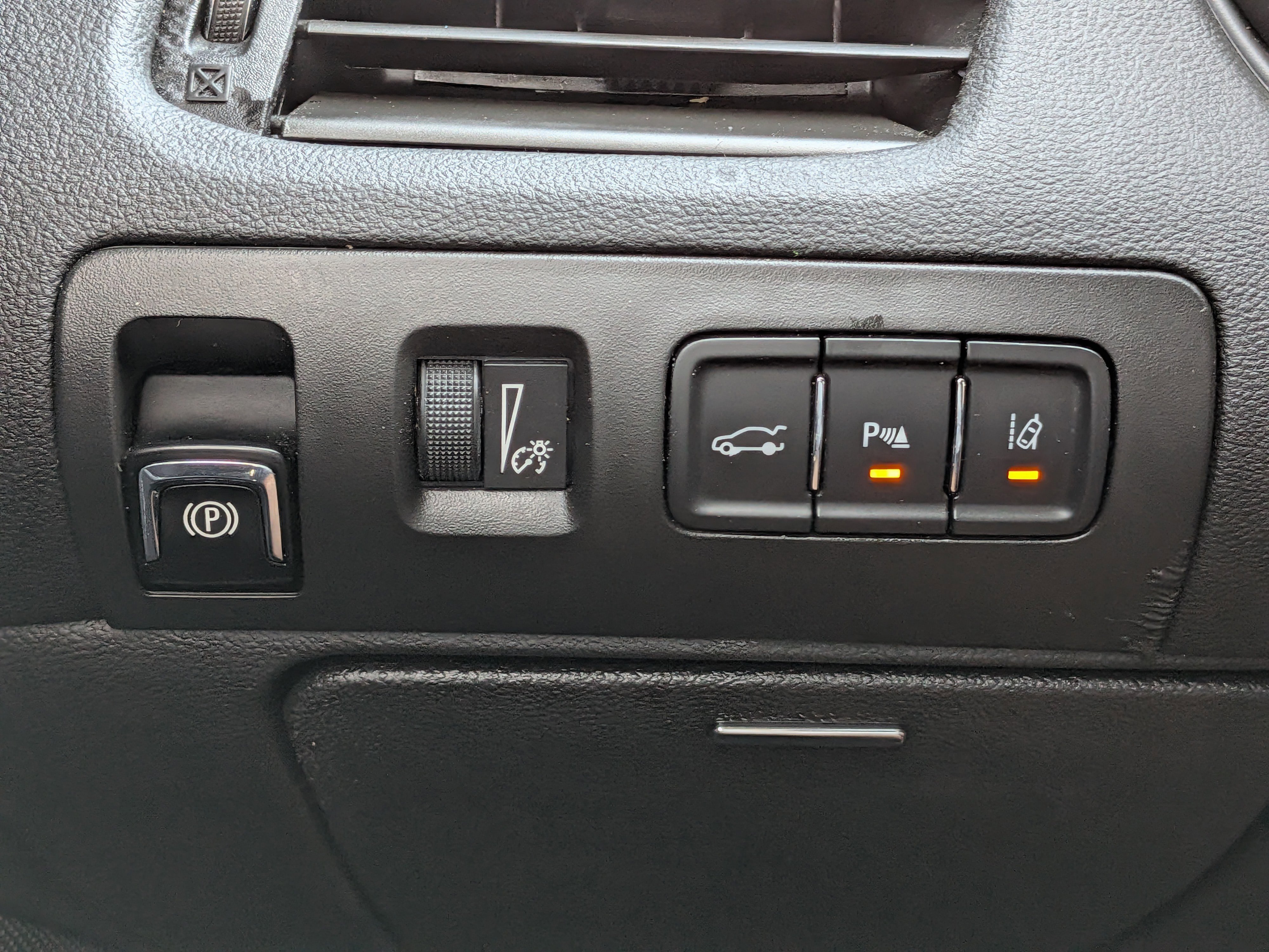 Certified 2018 Chevrolet Impala Premier w/ Premier Confidence Package image 22