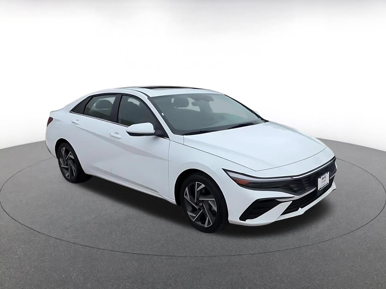 Used 2025 Hyundai Elantra SEL FWD image 2