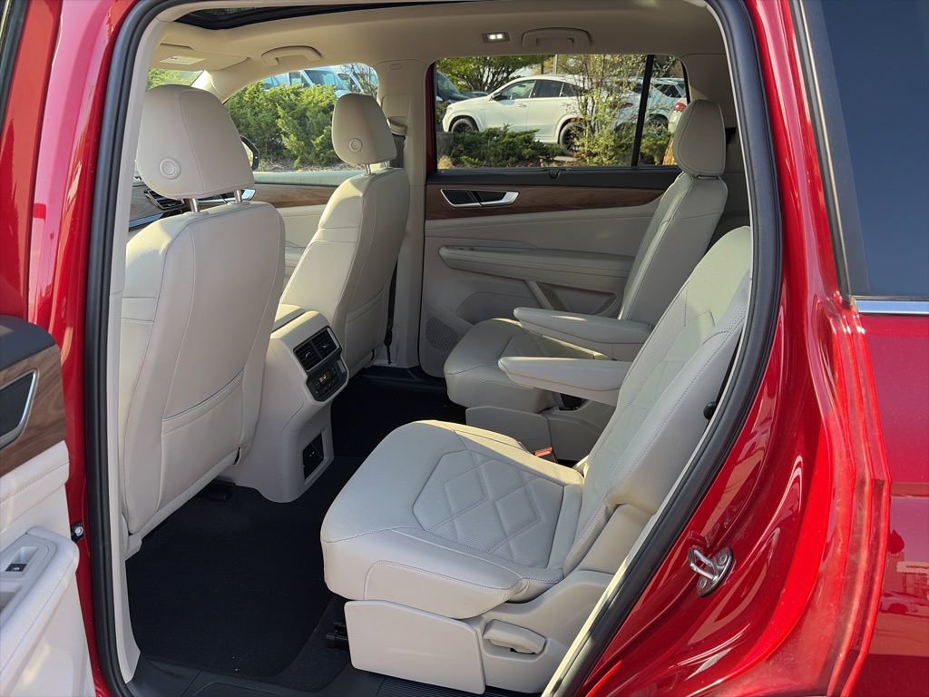 Used 2024 Volkswagen Atlas SE image 11