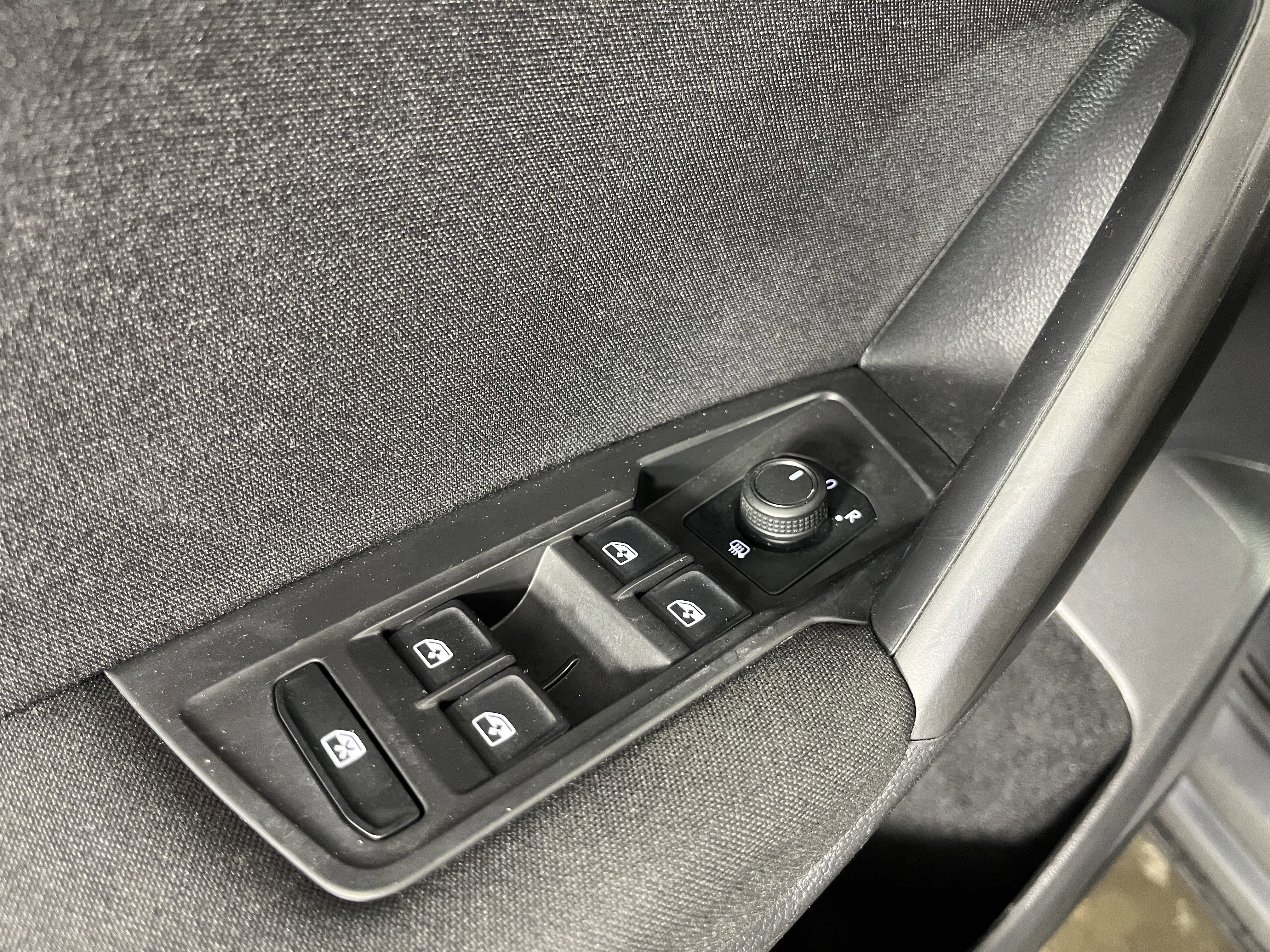 Used 2021 Volkswagen Tiguan S image 18