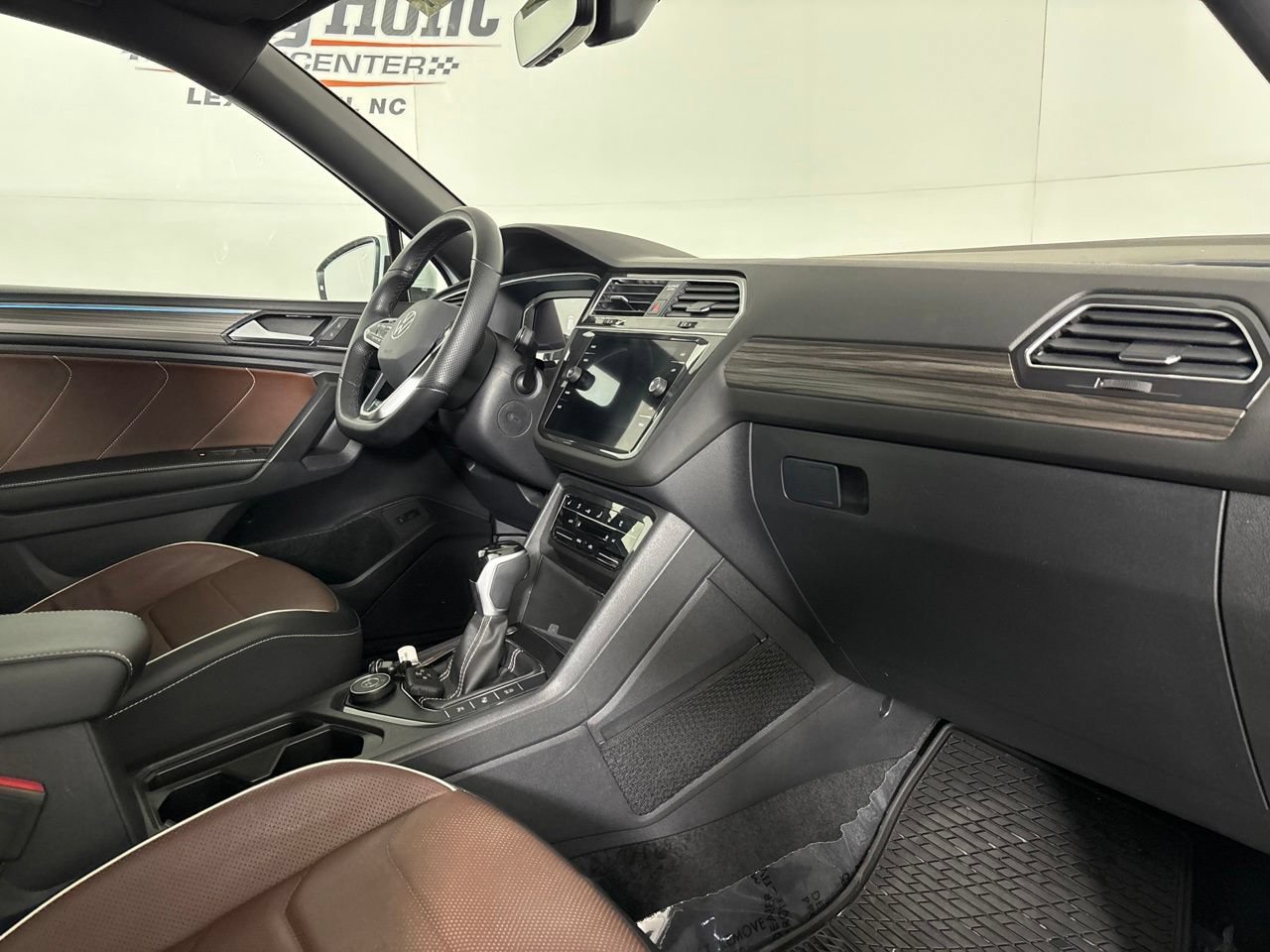 Used 2024 Volkswagen Tiguan SEL R-Line AWD/4WD image 31