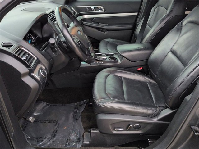 Used 2016 Ford Explorer XLT w/ Equipment Group 202A image 12
