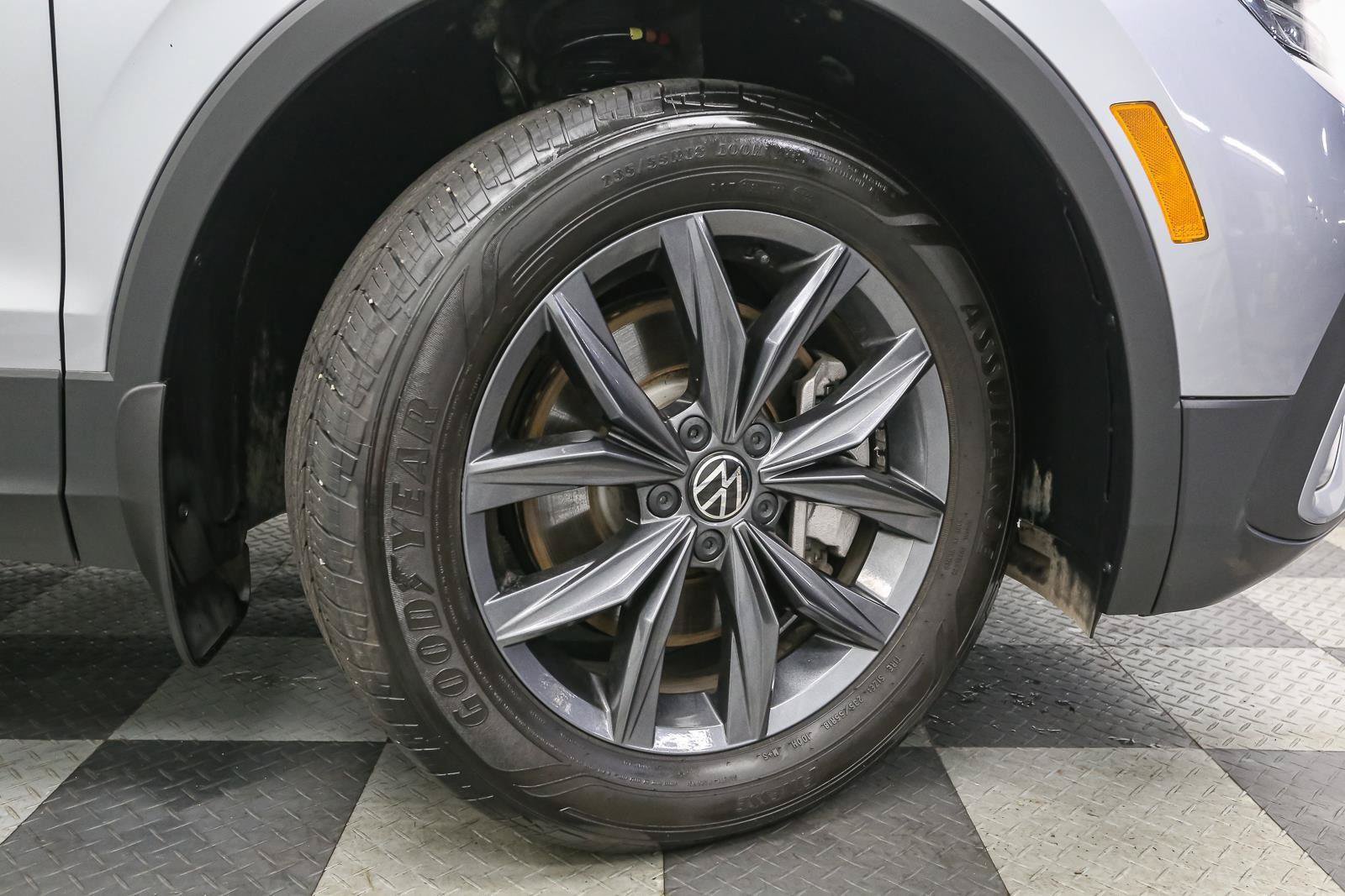Certified 2023 Volkswagen Tiguan SE AWD/4WD image 19
