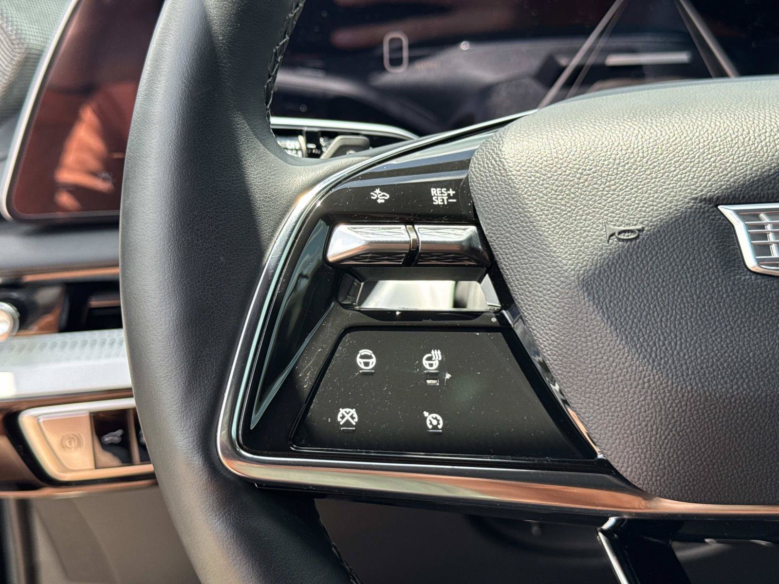 Certified 2025 Cadillac Optiq Sport 2 AWD/4WD image 17