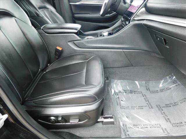 Used 2025 Jeep Grand Cherokee L Limited w/ Black Appearance Package AWD/4WD image 30